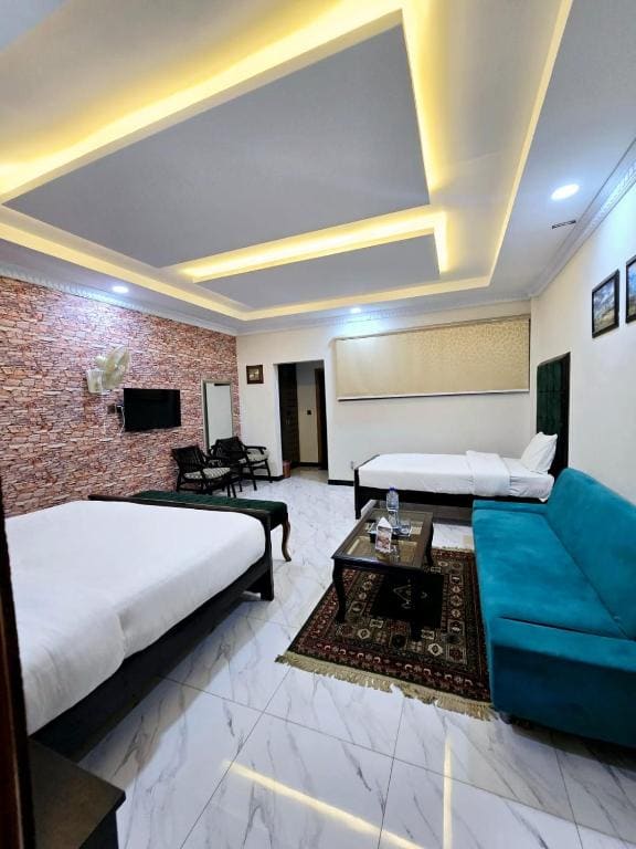 Classic Triple Room room - Image 2