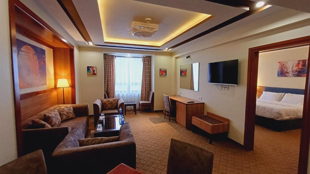Executive Suite room - Image 3
