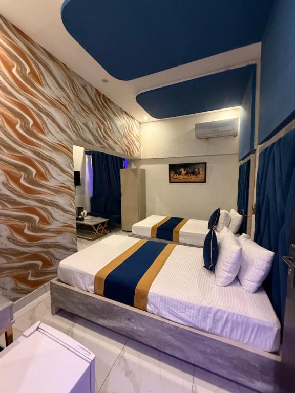 Deluxe Twin Room room - Image 1