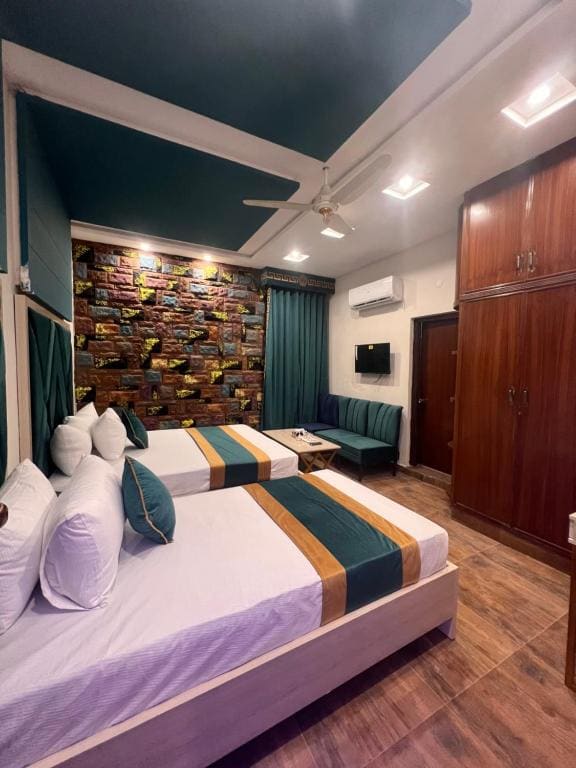 Deluxe Triple Room room - Image 1