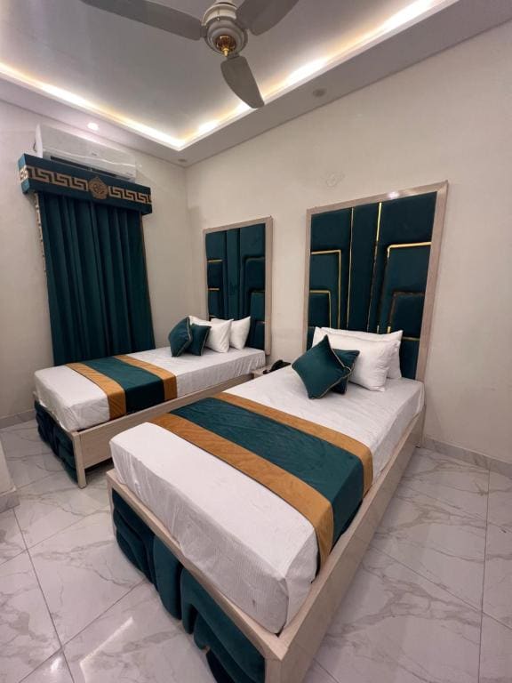 Deluxe Twin Room room - Image 2
