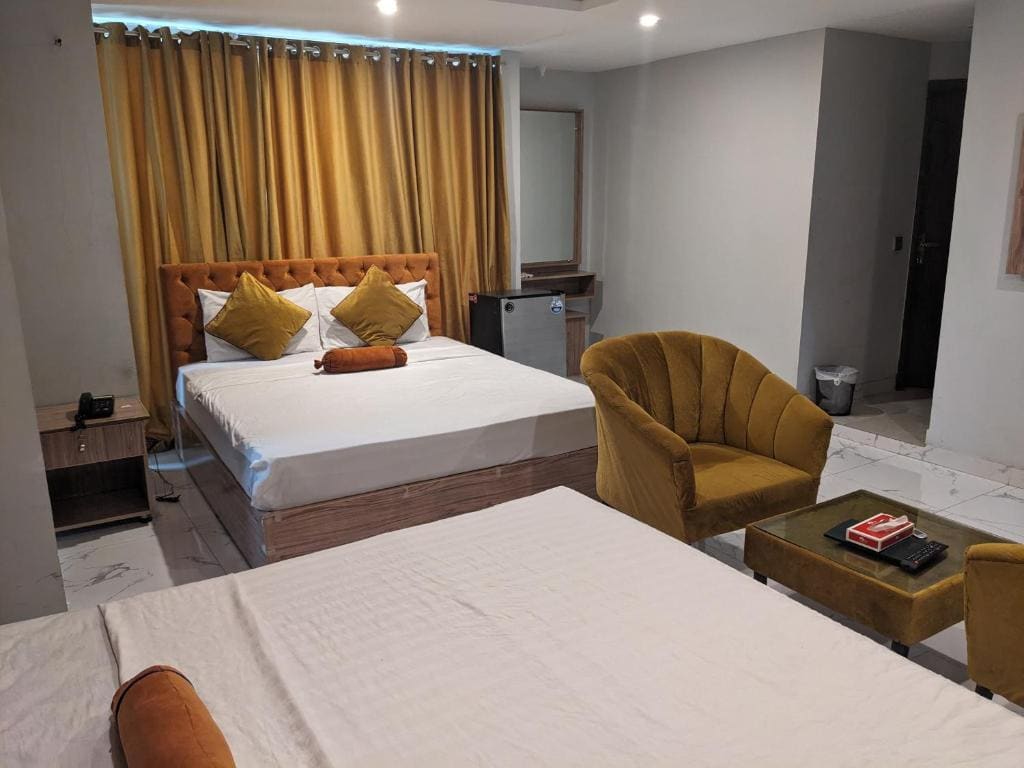 Family Room room - Image 2