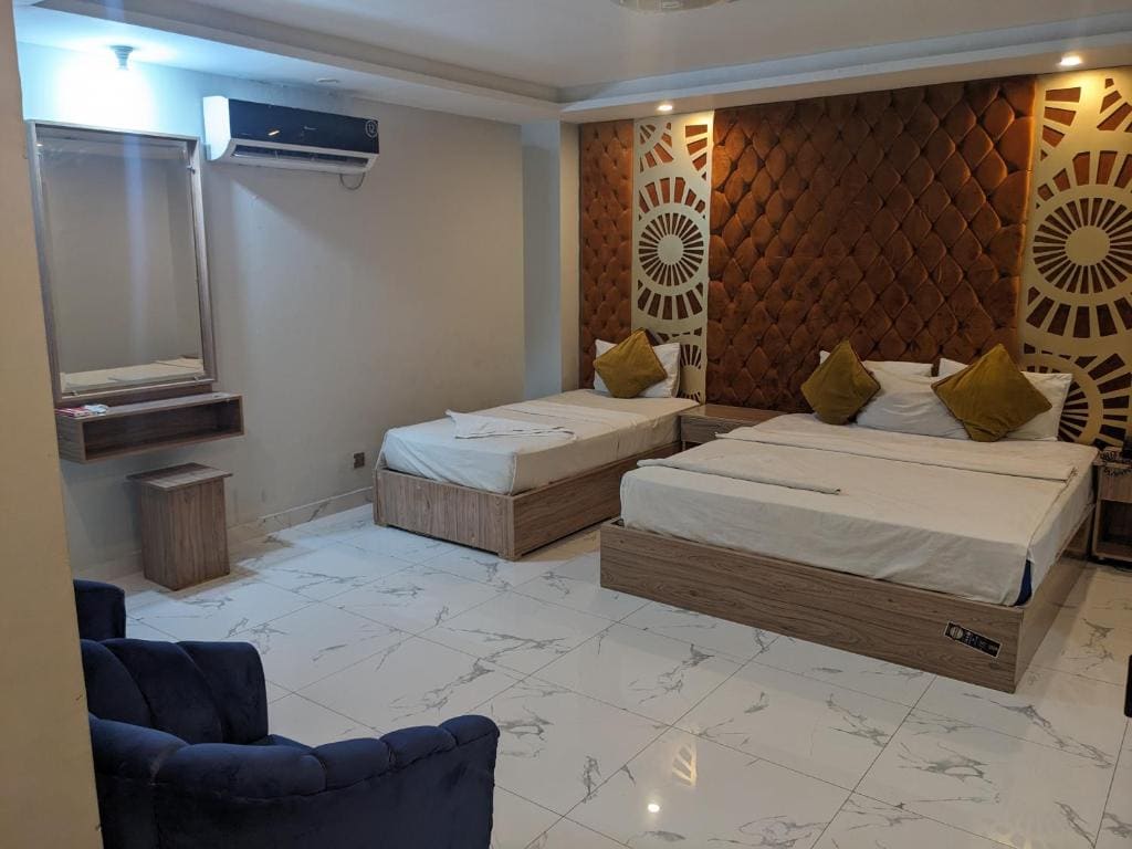 Deluxe Triple Room room - Image 2