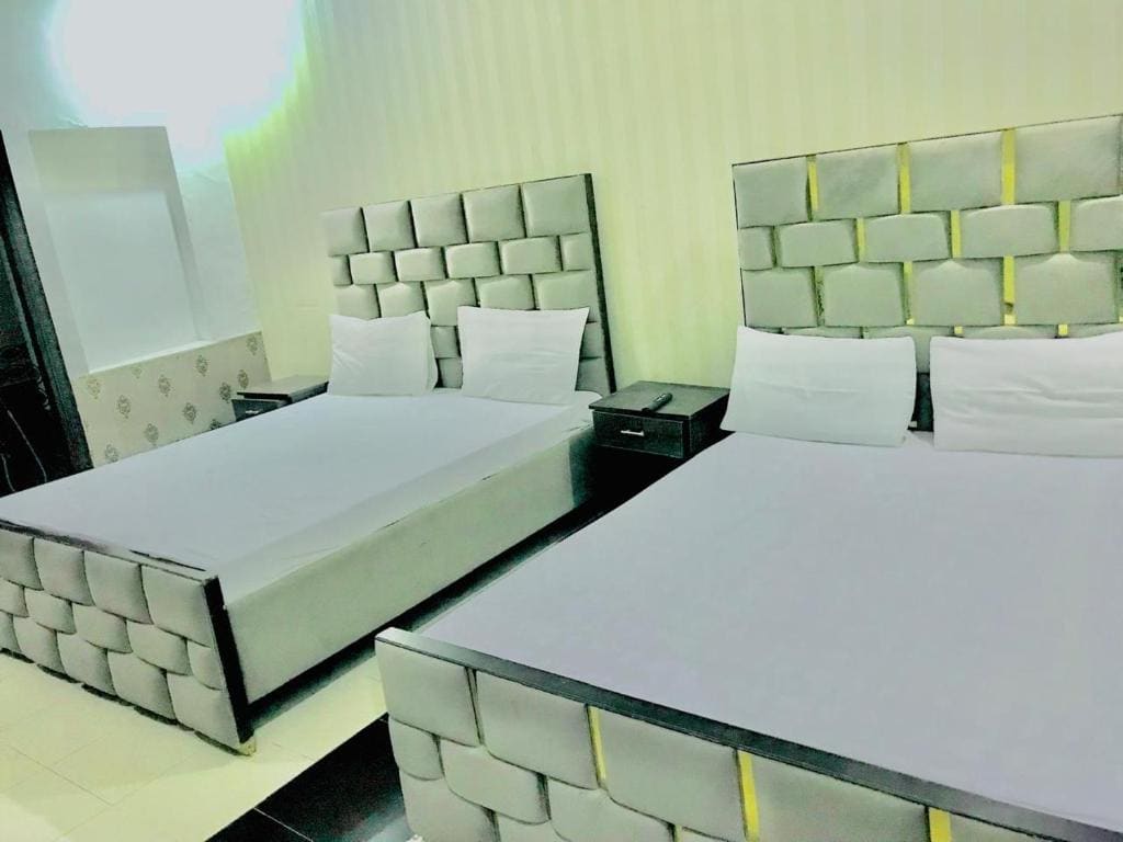 Standard Quadruple Room room - Image 1
