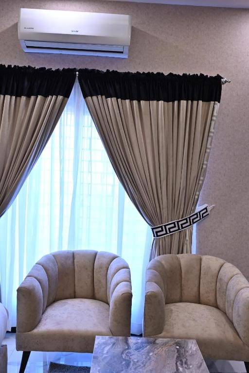Deluxe Room room - Image 3