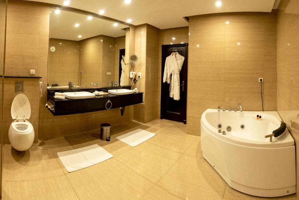 King Room - Smoking room - Image 2