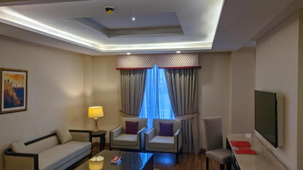 Junior King Suite - Non-Smoking room - Image 2
