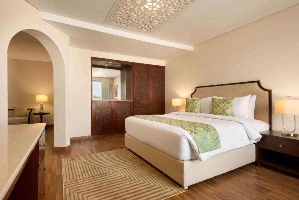 Business King Suite - Non-Smoking room - Image 1