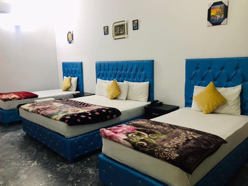 Deluxe Quadruple Room room - Image 1
