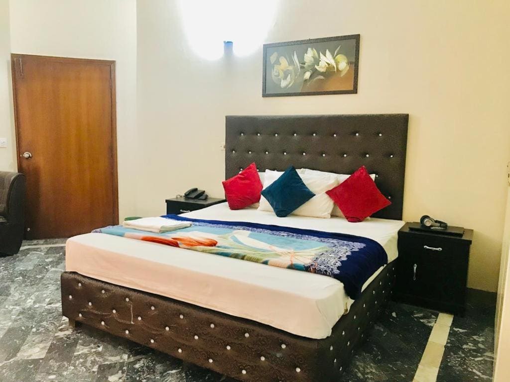 Deluxe Double or Twin Room room - Image 3