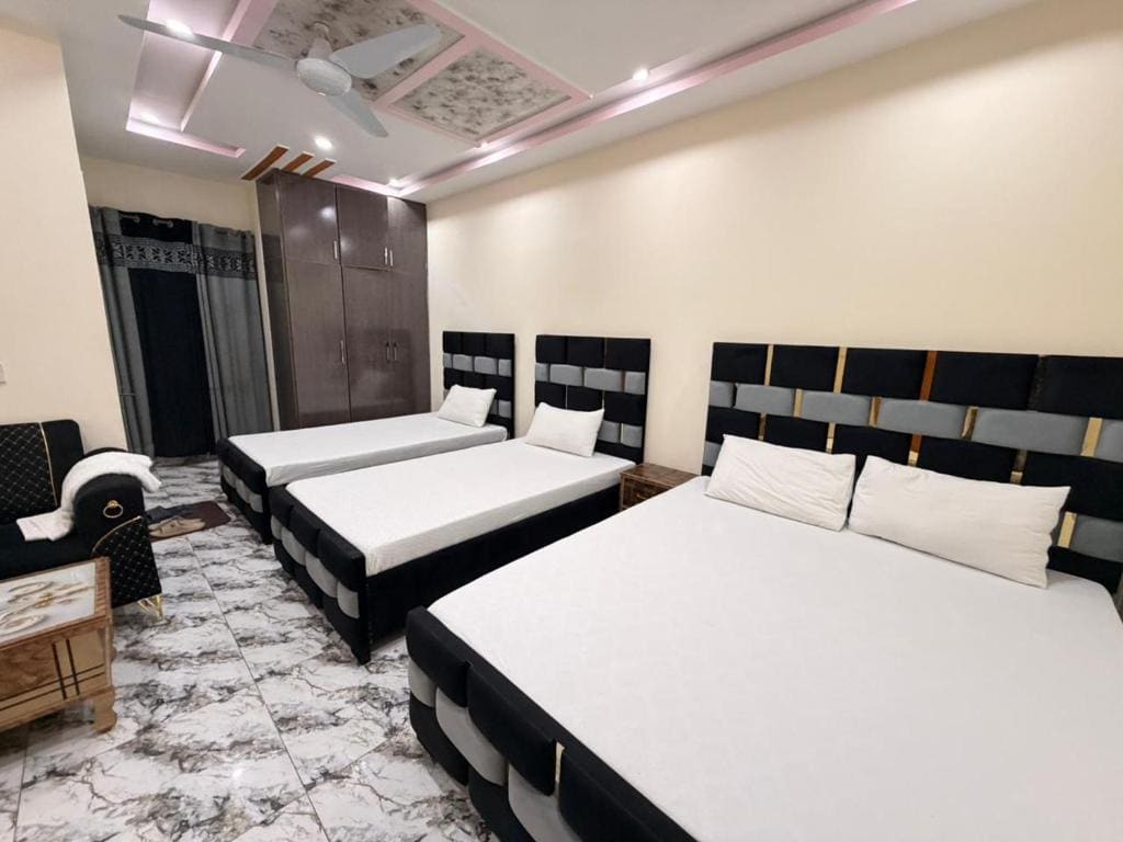 Comfort Quadruple Room room - Image 2