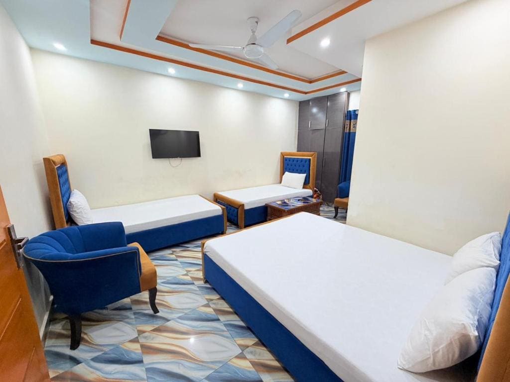 Deluxe Family Suite room - Image 1