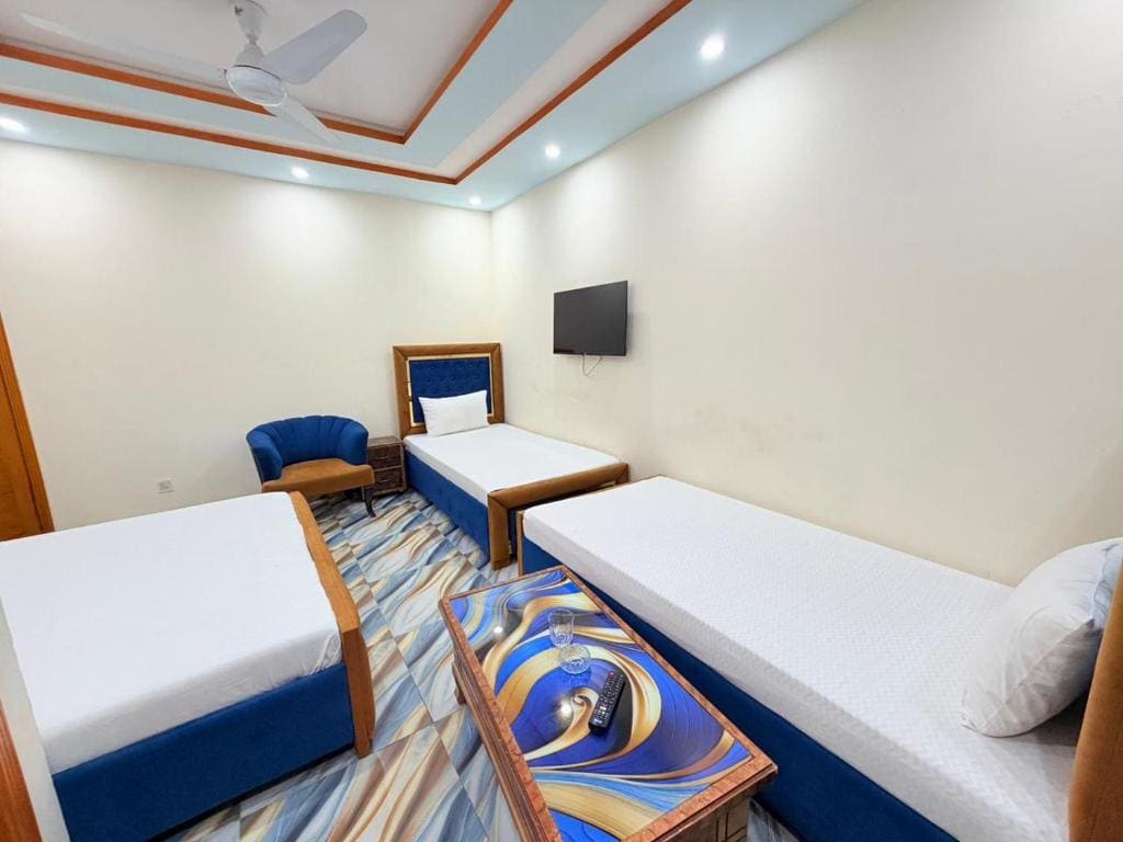 Deluxe Family Suite room - Image 3