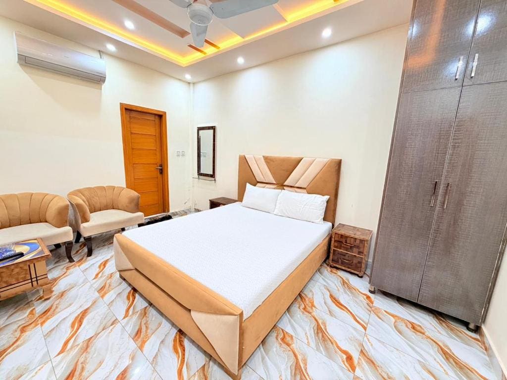 Deluxe King Room room - Image 2