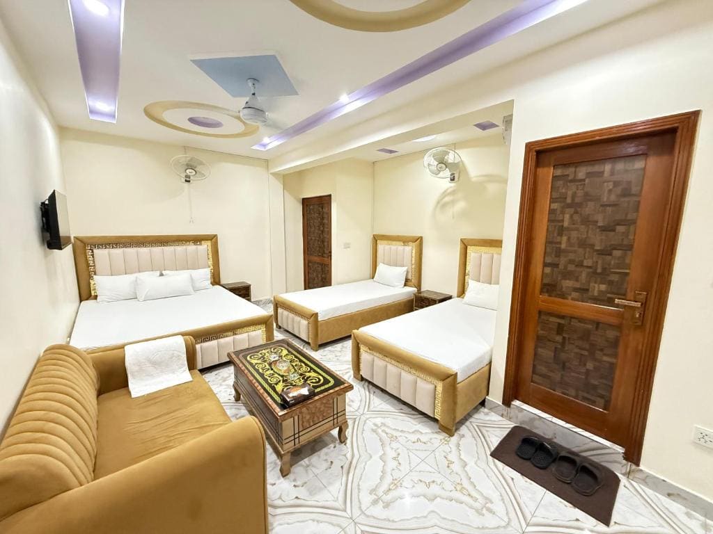 Premium Quadruple Room room - Image 2