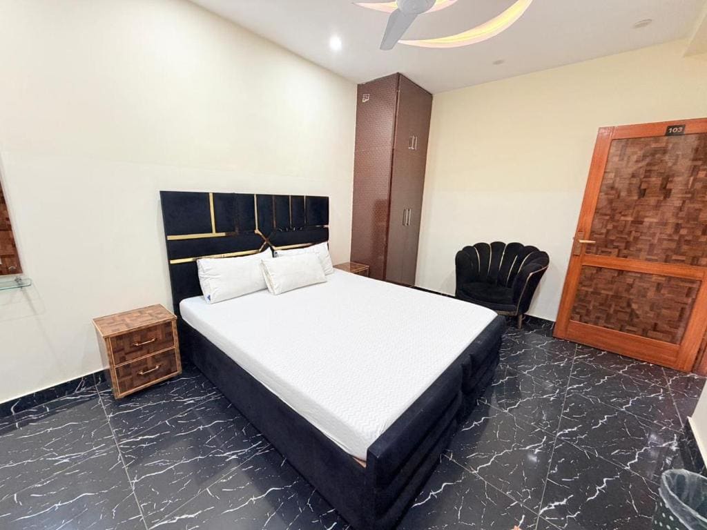 Standard King Room room - Image 2