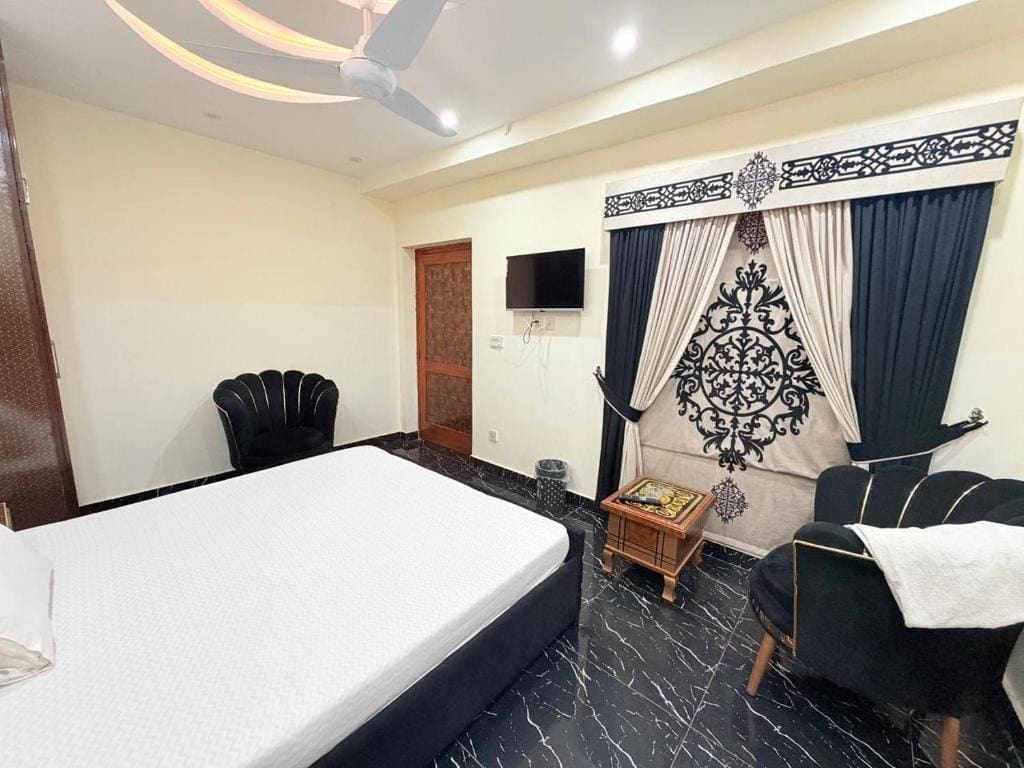 Standard King Room room - Image 3