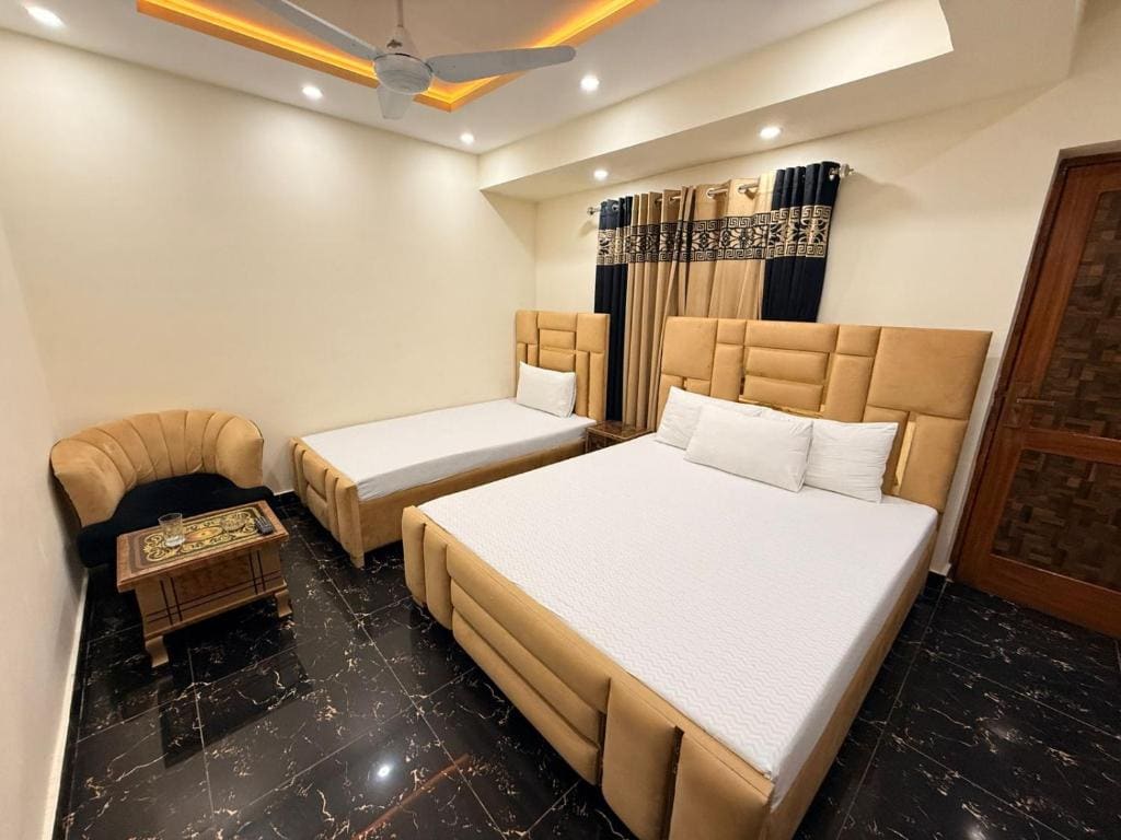 Superior Triple Room room - Image 2