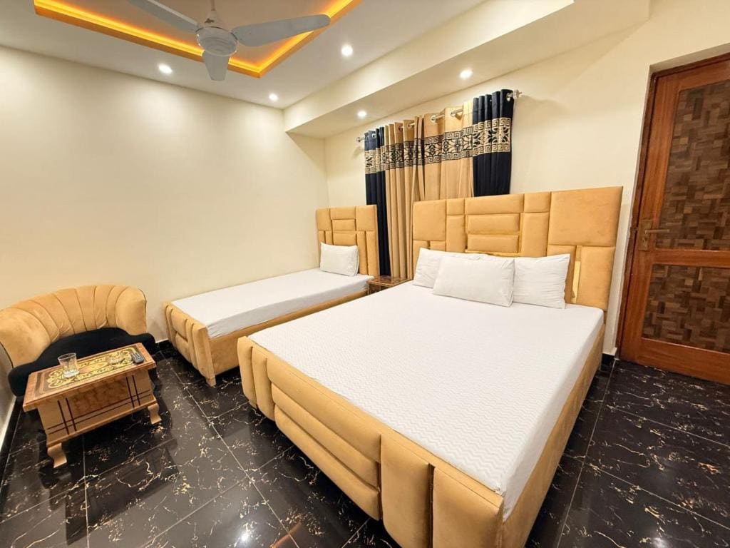 Superior Triple Room room - Image 3