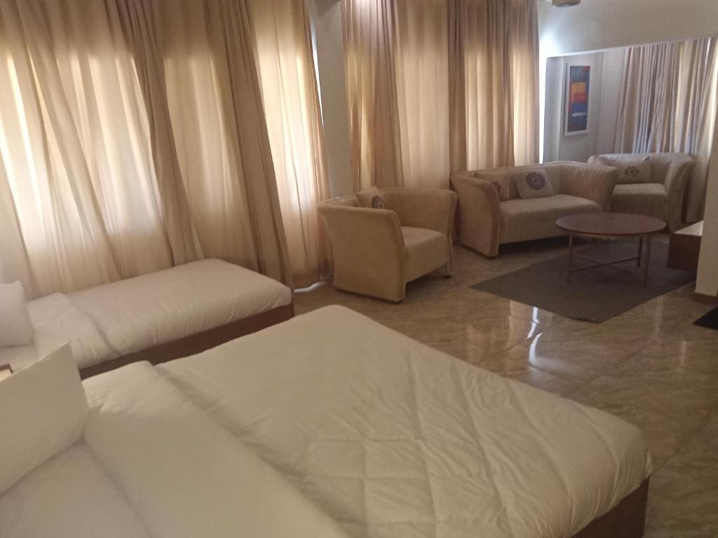 Deluxe King Suite room - Image 2