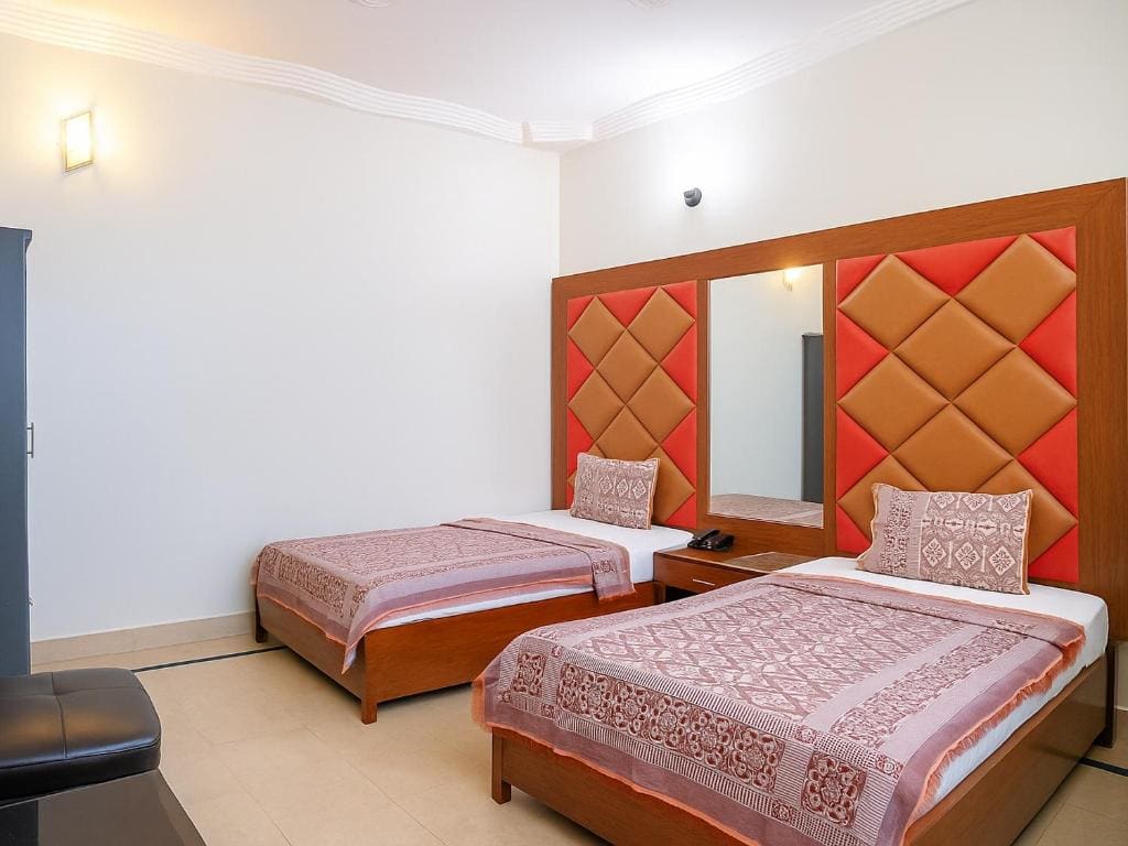 Deluxe Twin Room room - Image 1