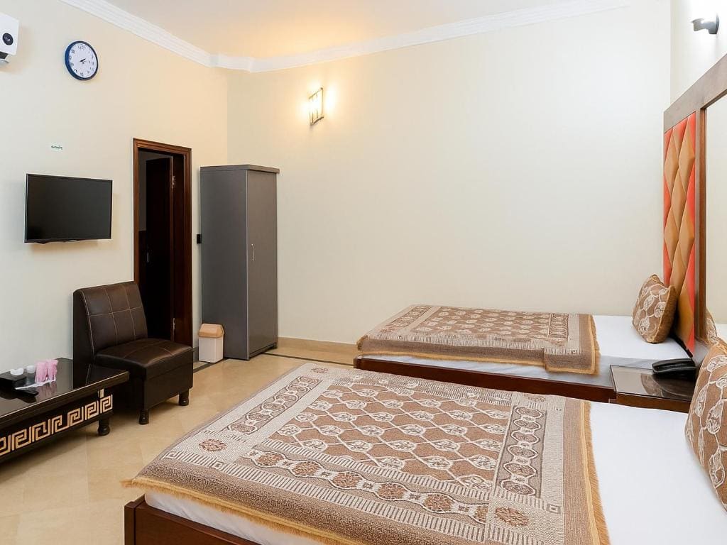 Deluxe Twin Room room - Image 3