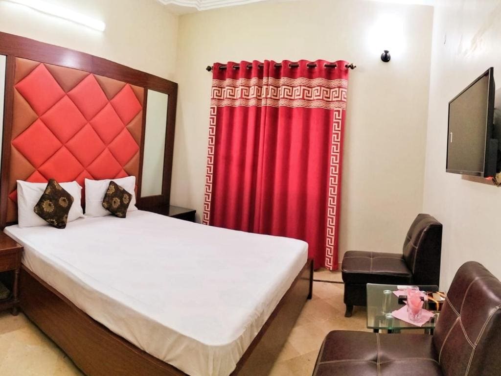 Single Room with Bath room - Image 1