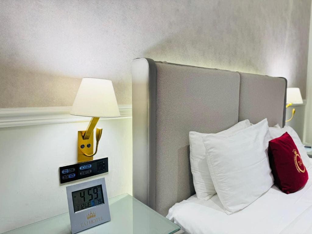 Deluxe Junior Suite room - Image 2