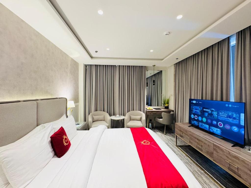Deluxe Junior Suite room - Image 3