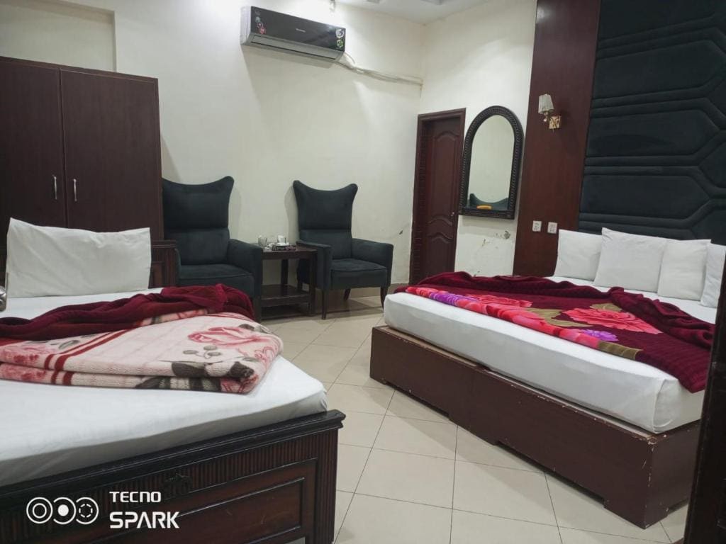 Luxury Triple Room room - Image 3