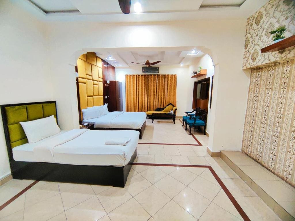 Superior Family Room room - Image 1