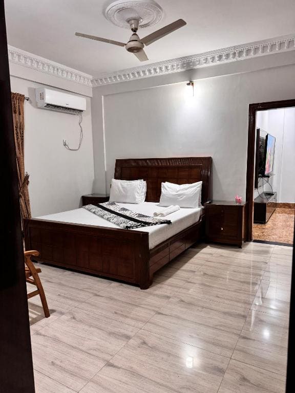 Deluxe Room room - Image 3