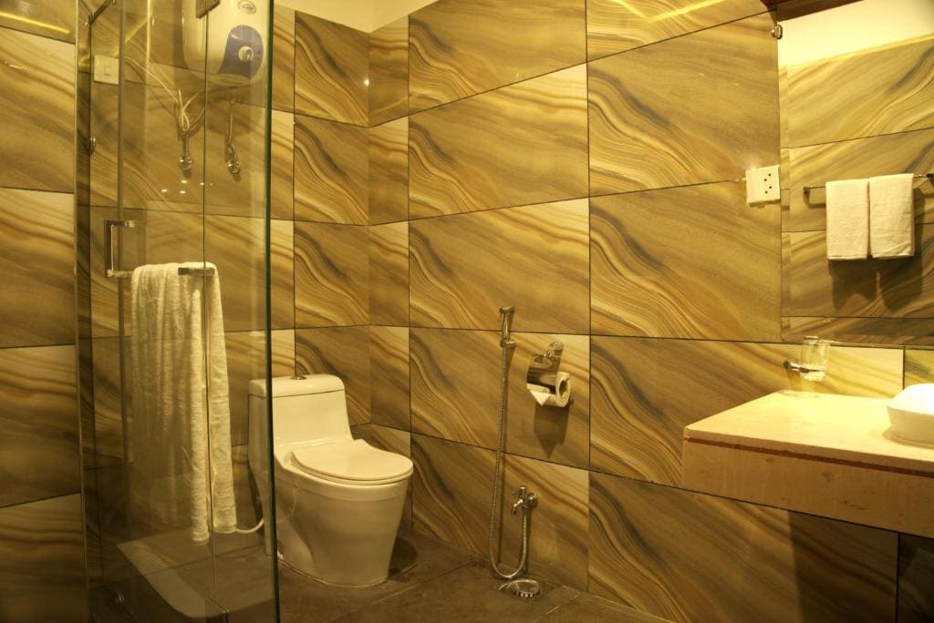 Deluxe King Room room - Image 3