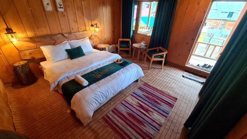 Deluxe Room room - Image 3