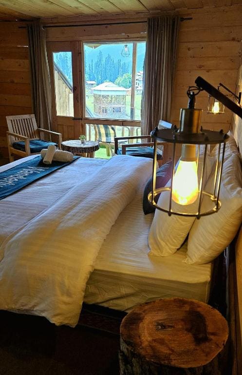 King Room with Balcony room - Image 2