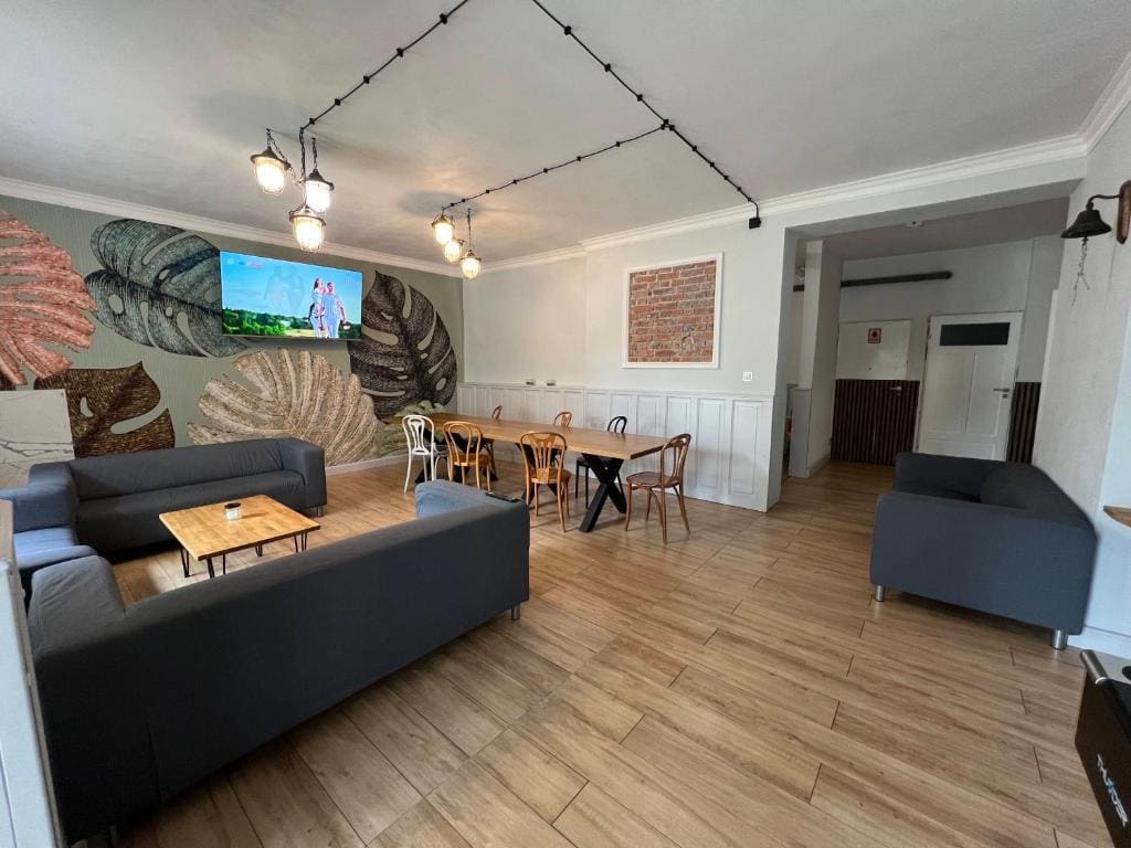 One-Bedroom Deluxe Apartment room - Image 1