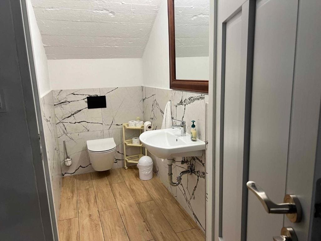 One-Bedroom Deluxe Apartment room - Image 2