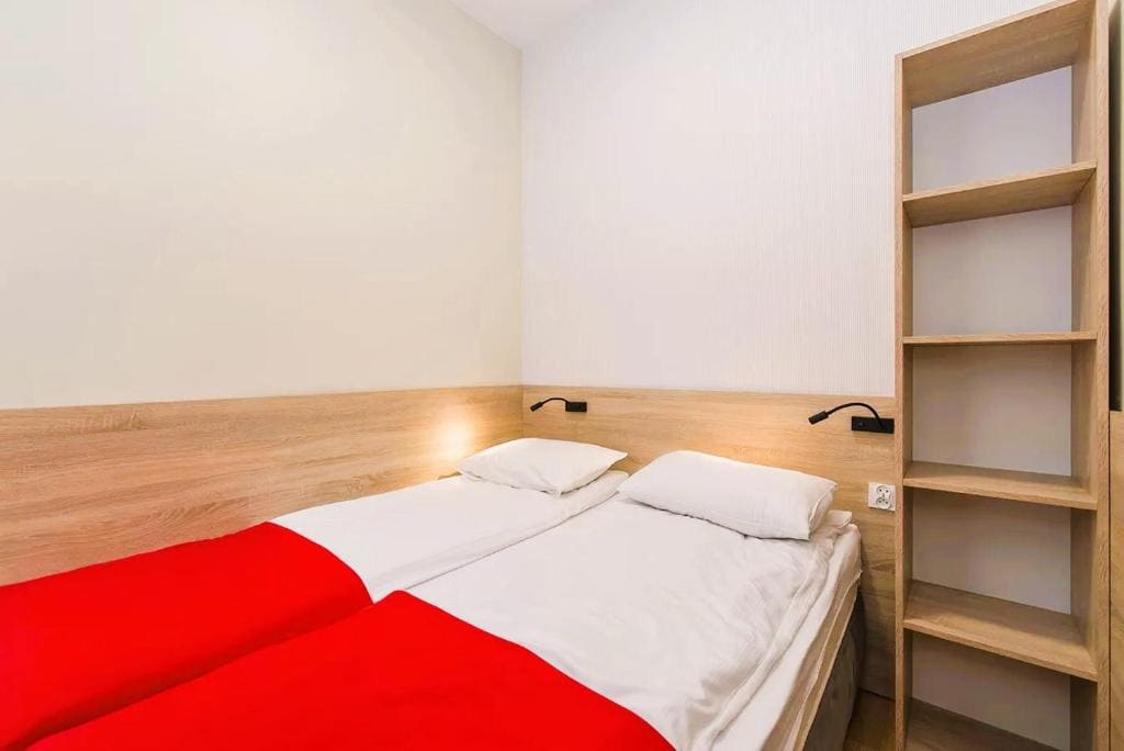 Five-Bedroom House room - Image 3