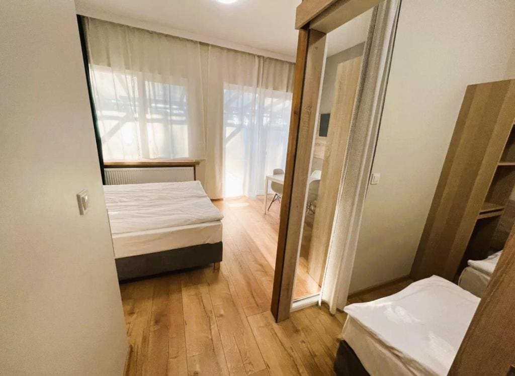 Five-Bedroom House room - Image 2