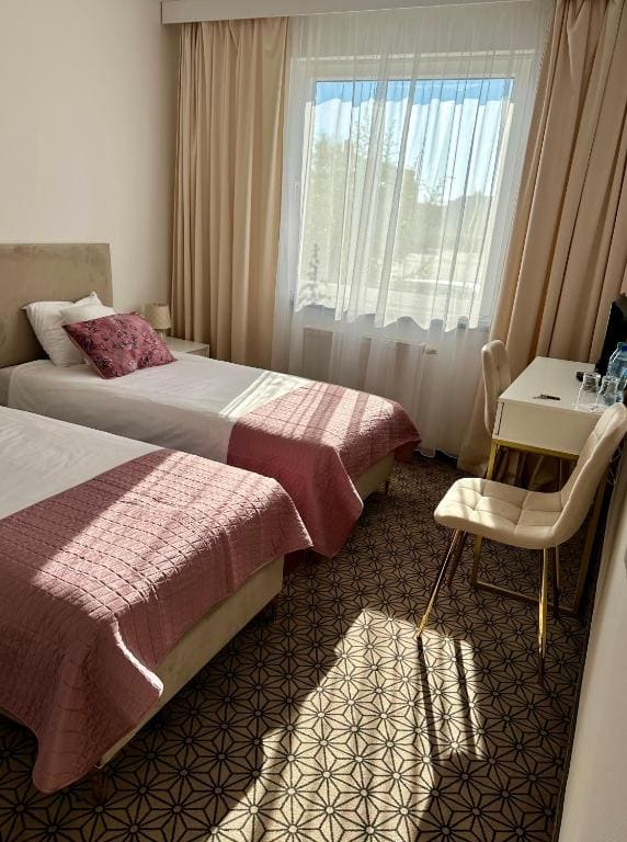 Business Plus Double or Twin Room with Air-Conditioning room - Image 2