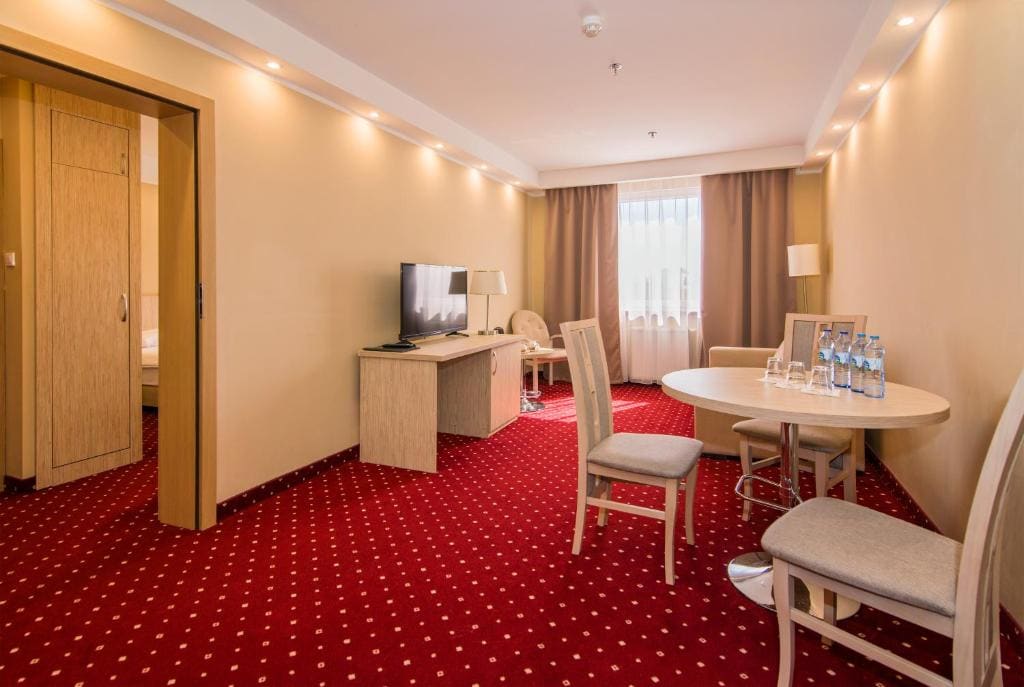 One-Bedroom Suite room - Image 2