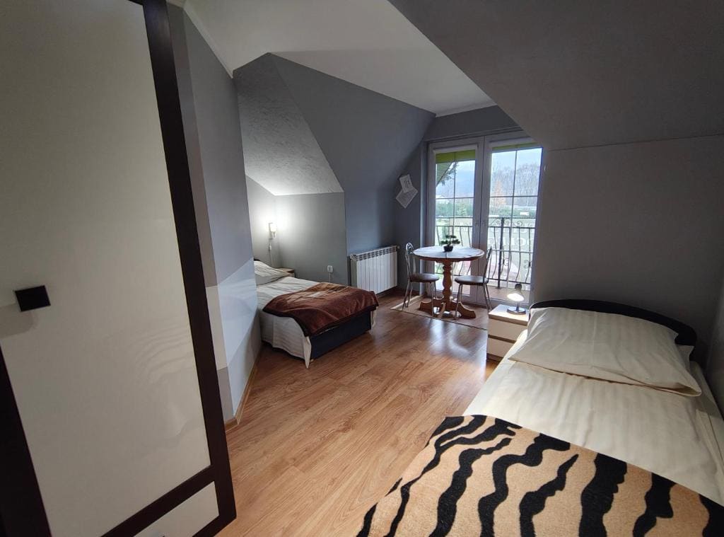 Twin Room with Private External Bathroom room - Image 3