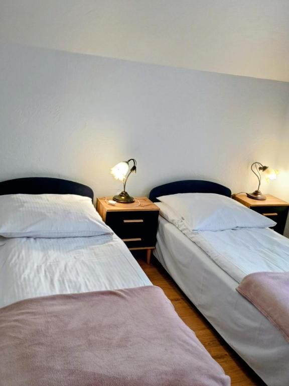 Twin Room with Private External Bathroom room - Image 1