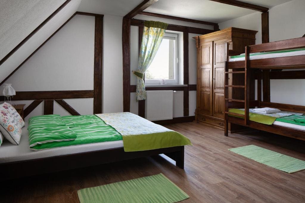 Classic Quadruple Room room - Image 3