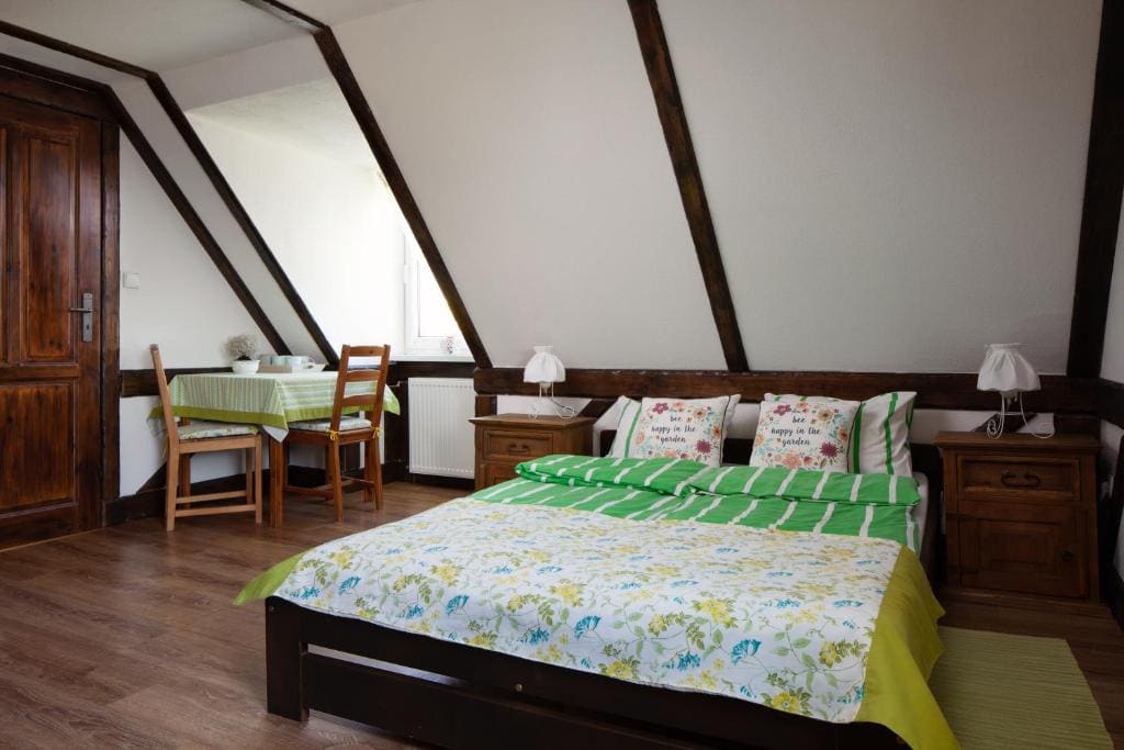 Classic Quadruple Room room - Image 2