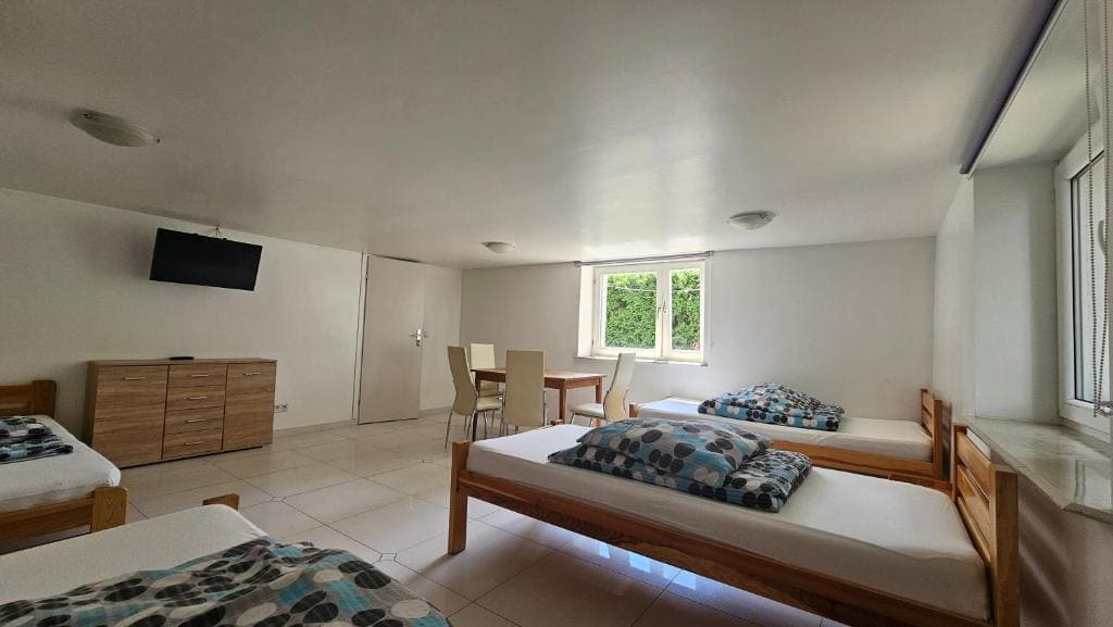 Family Room with Lake View room - Image 2