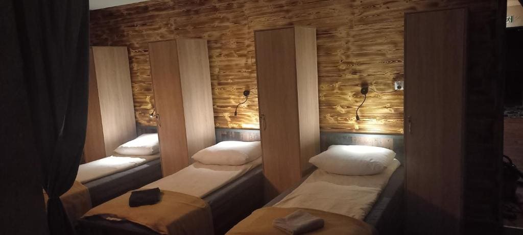 Single Bed in Dormitory Room room - Image 3