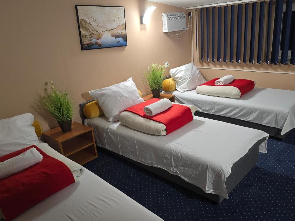 Standard Quadruple Room room - Image 3