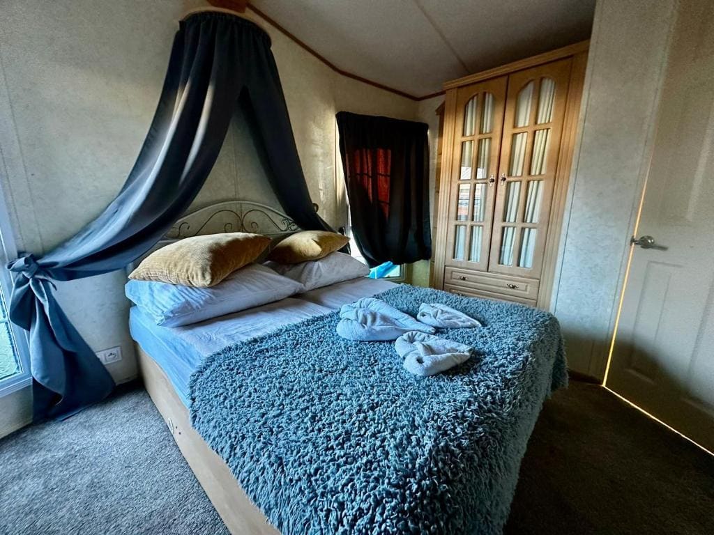 Two-Bedroom Chalet room - Image 3