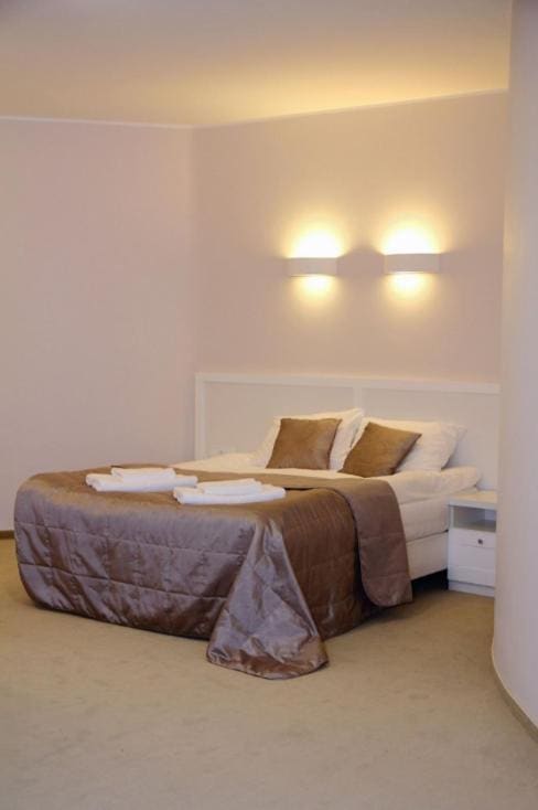 Apartment room - Image 2